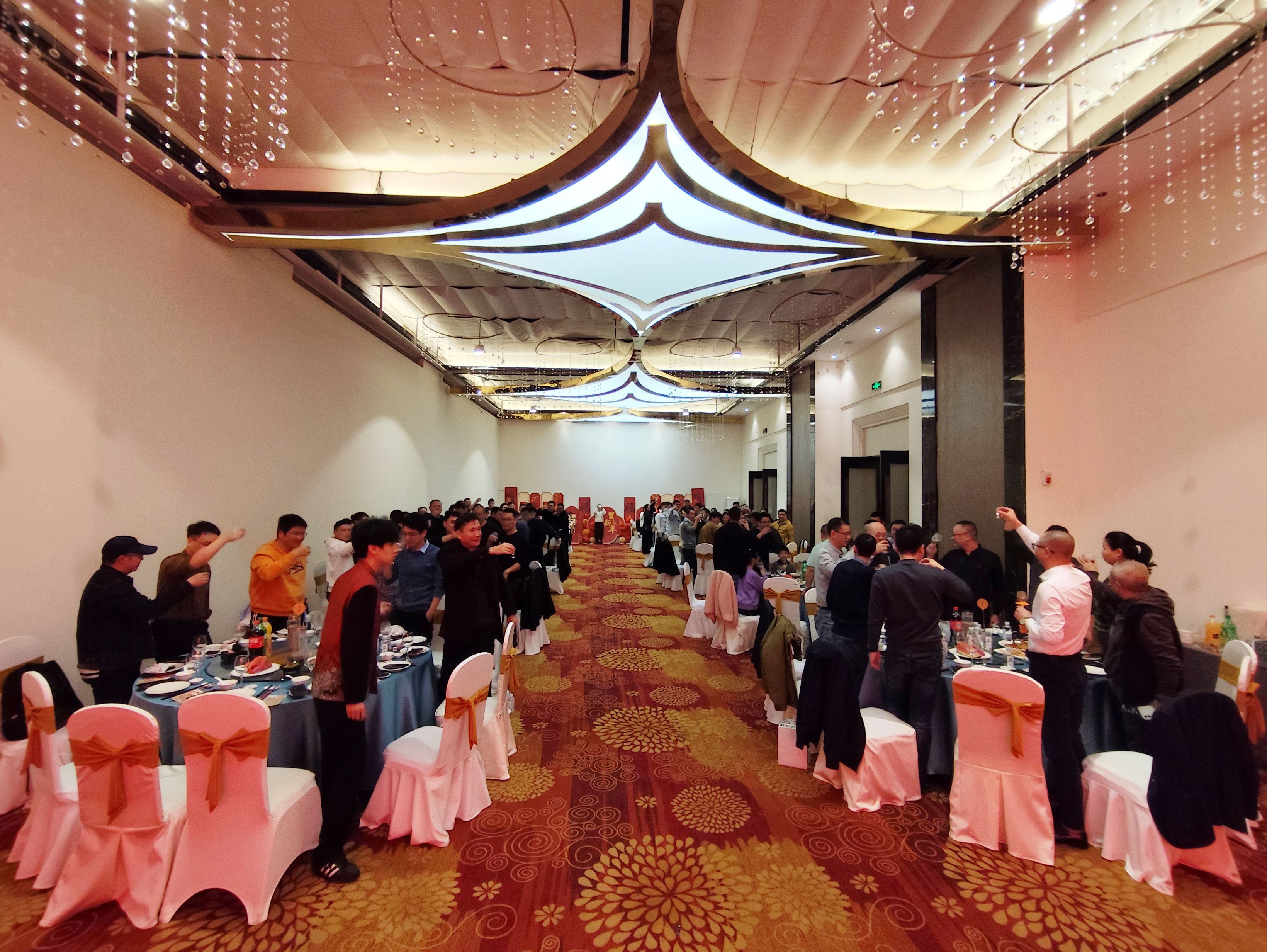 举杯2(p).jpg 举杯2(p).jpg